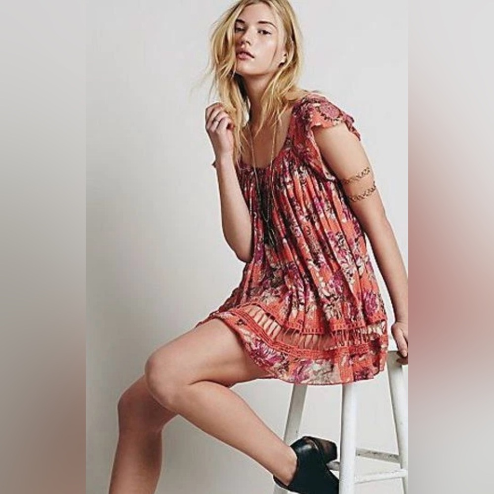 Free People FP One
Artemis Floral Tunic Coral